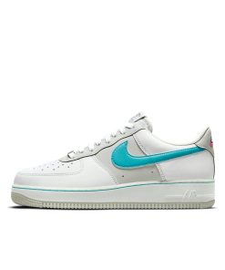 나이키 x NBA 에어포스 1 '07 LV8 EMB 화이트 터콰이즈 블루 DC8874-100