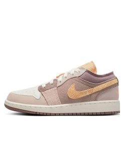조던 1 로우 SE 타우페 헤이즈 GS DZ4465-200